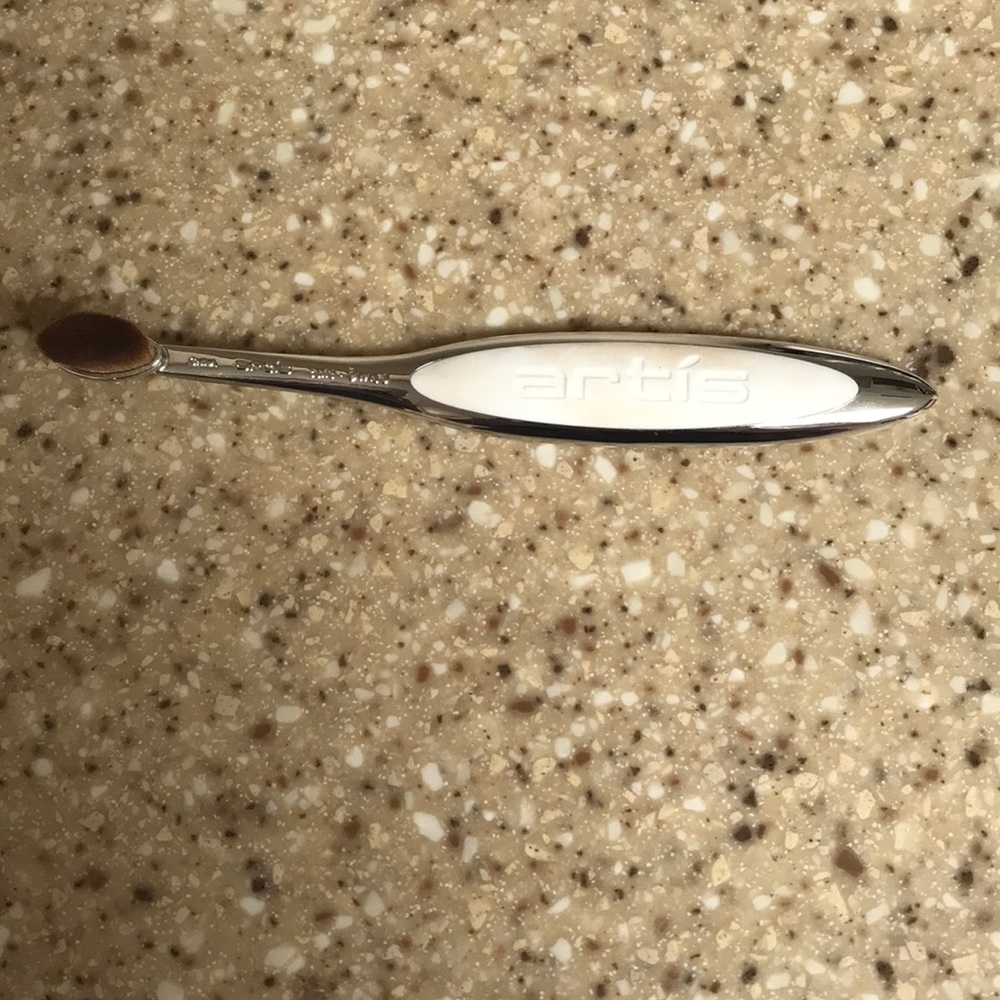Genuine Artis eye shadow brush